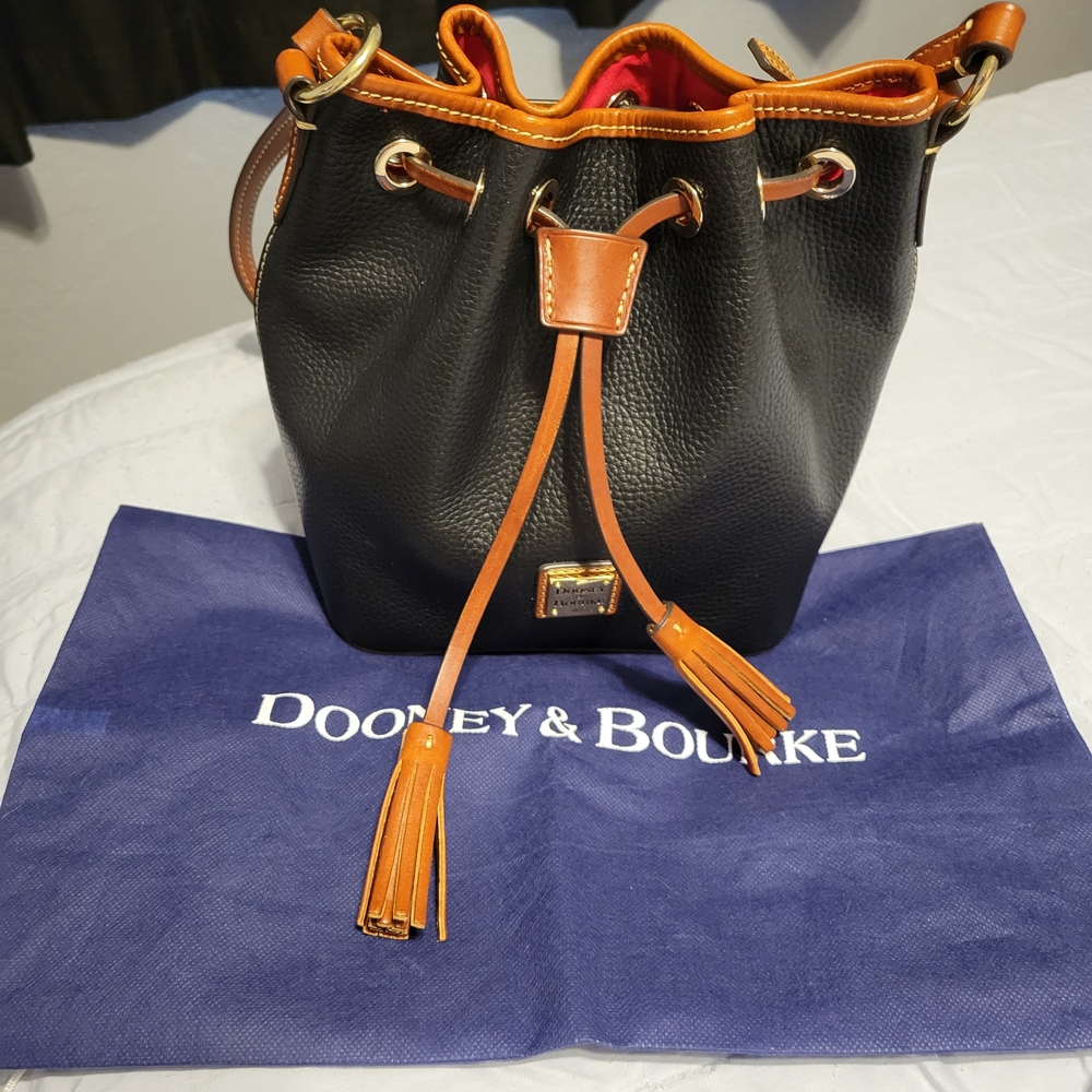 Dooney & Bourke EUC! Pebbled Leather Kendall Bucket Bag wth Dustbag